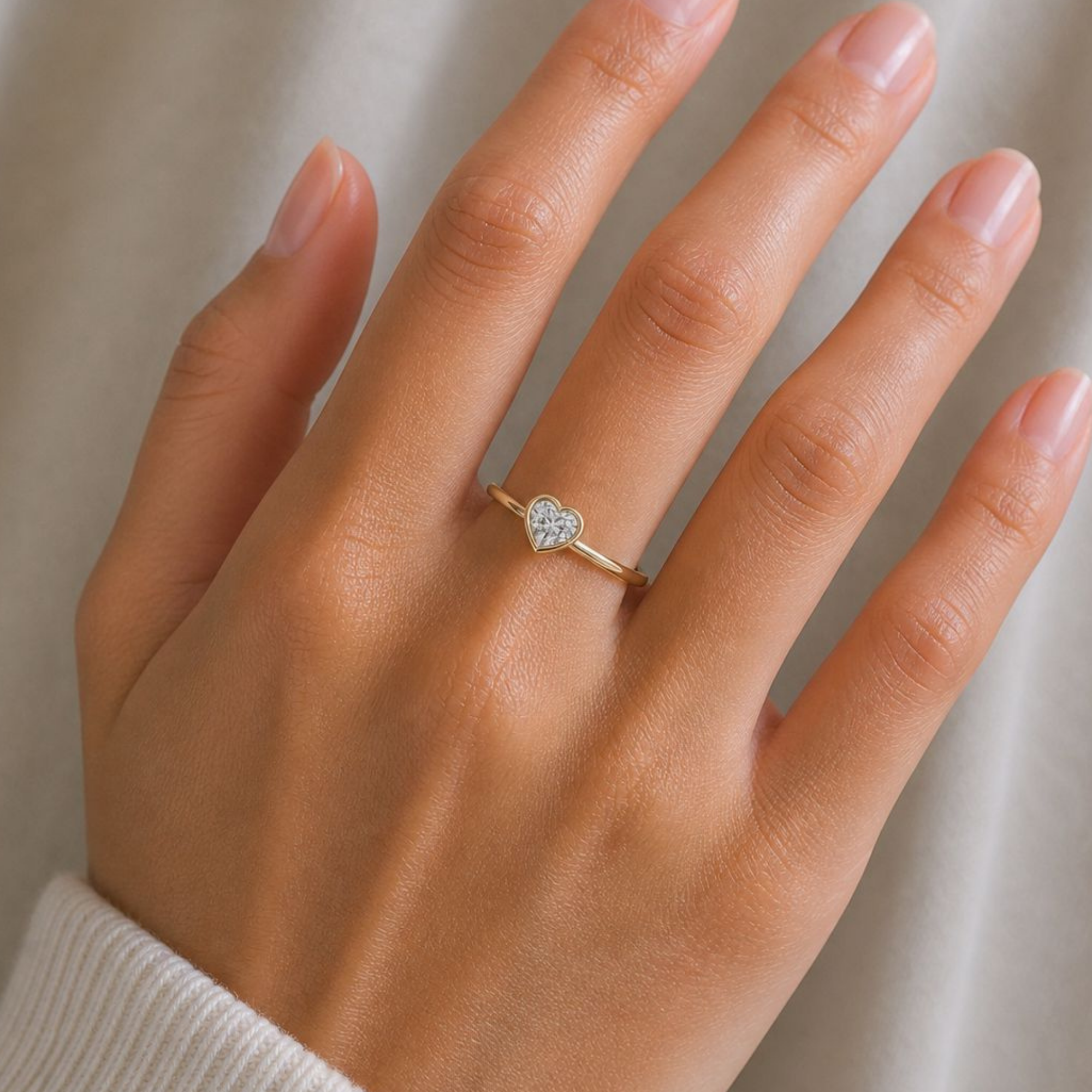 The Framed Heart Bezel Ring| Velmé