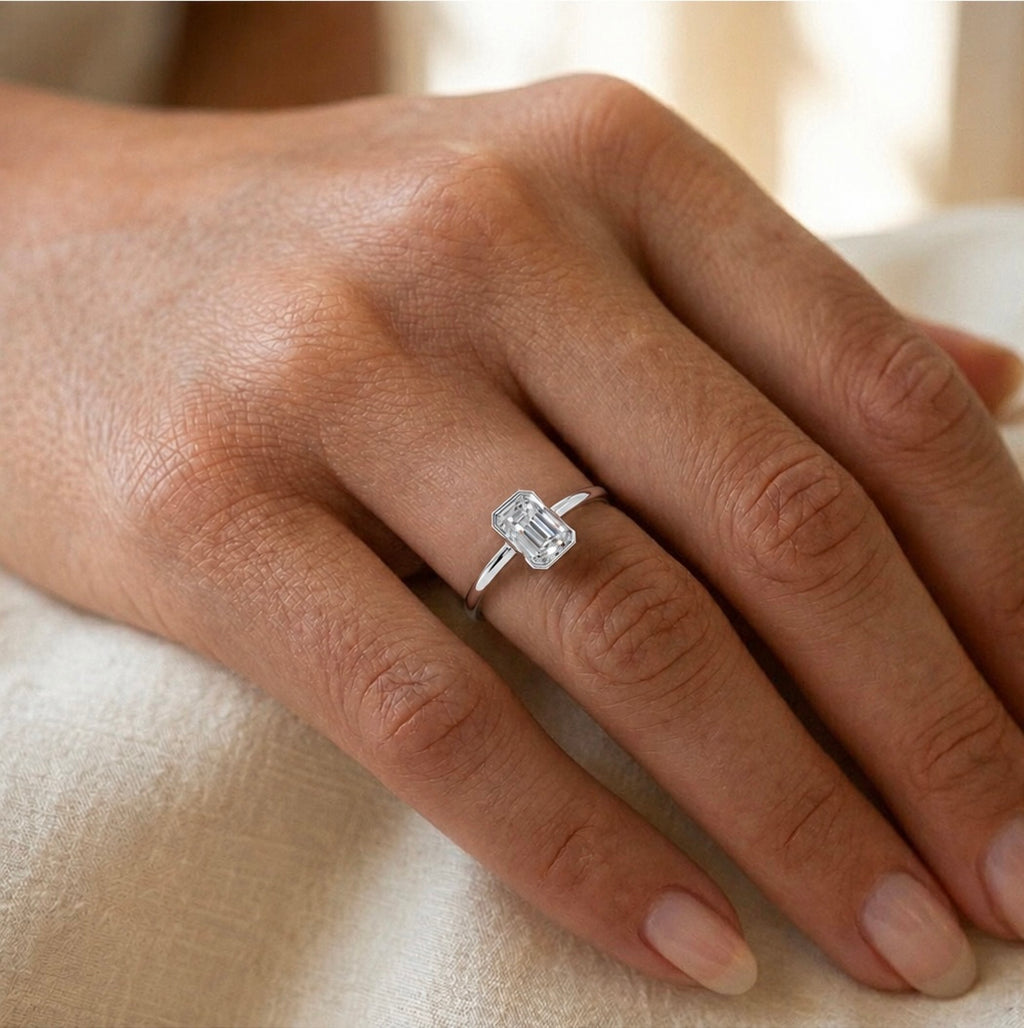 Timeless Emerald Solitaire 925 Silver Ring | Velmé