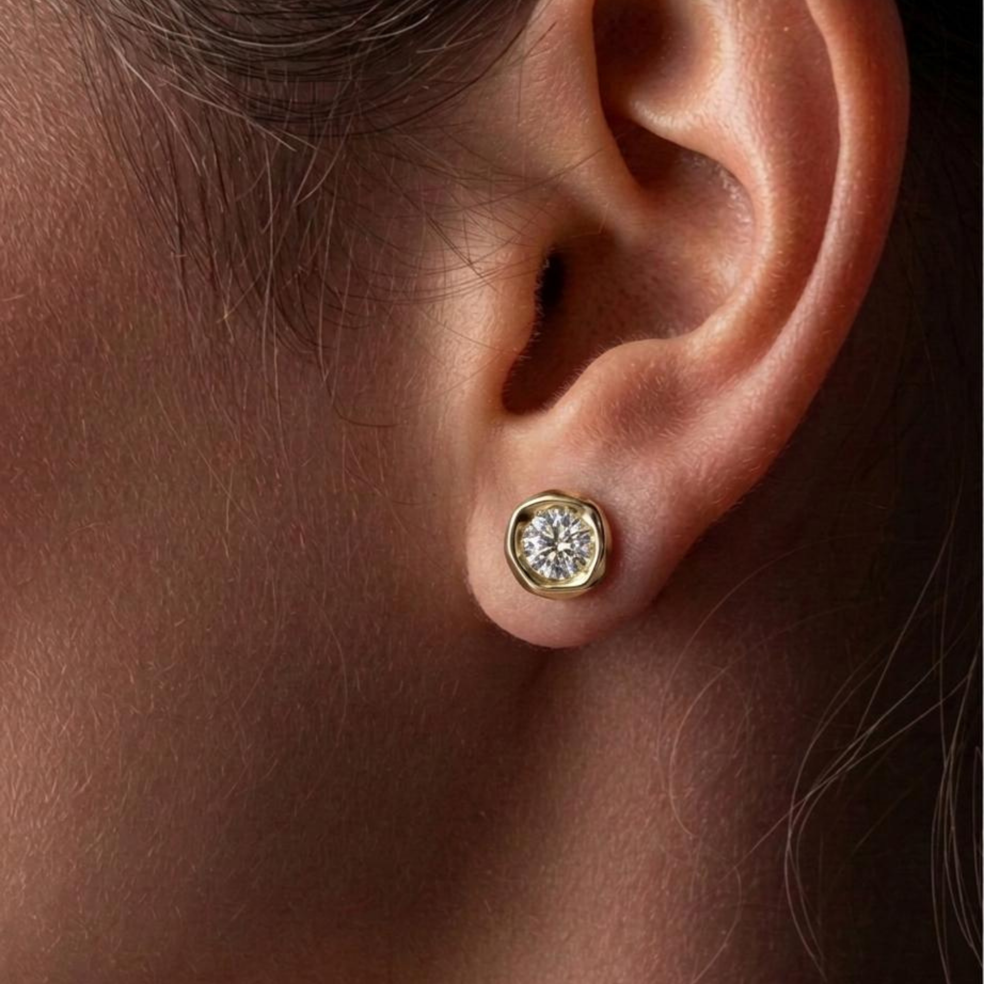 Classic Round Solitaire Fluide Earrings | Velmé